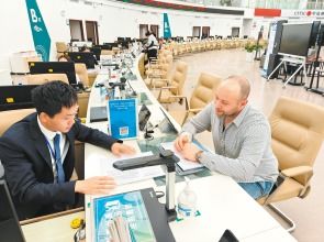 自貿(mào)試驗(yàn)區(qū)昆明片區(qū)再創(chuàng)政務(wù)服務(wù)新速度 外企落戶(hù)實(shí)現(xiàn)營(yíng)業(yè)執(zhí)照半日辦結(jié)